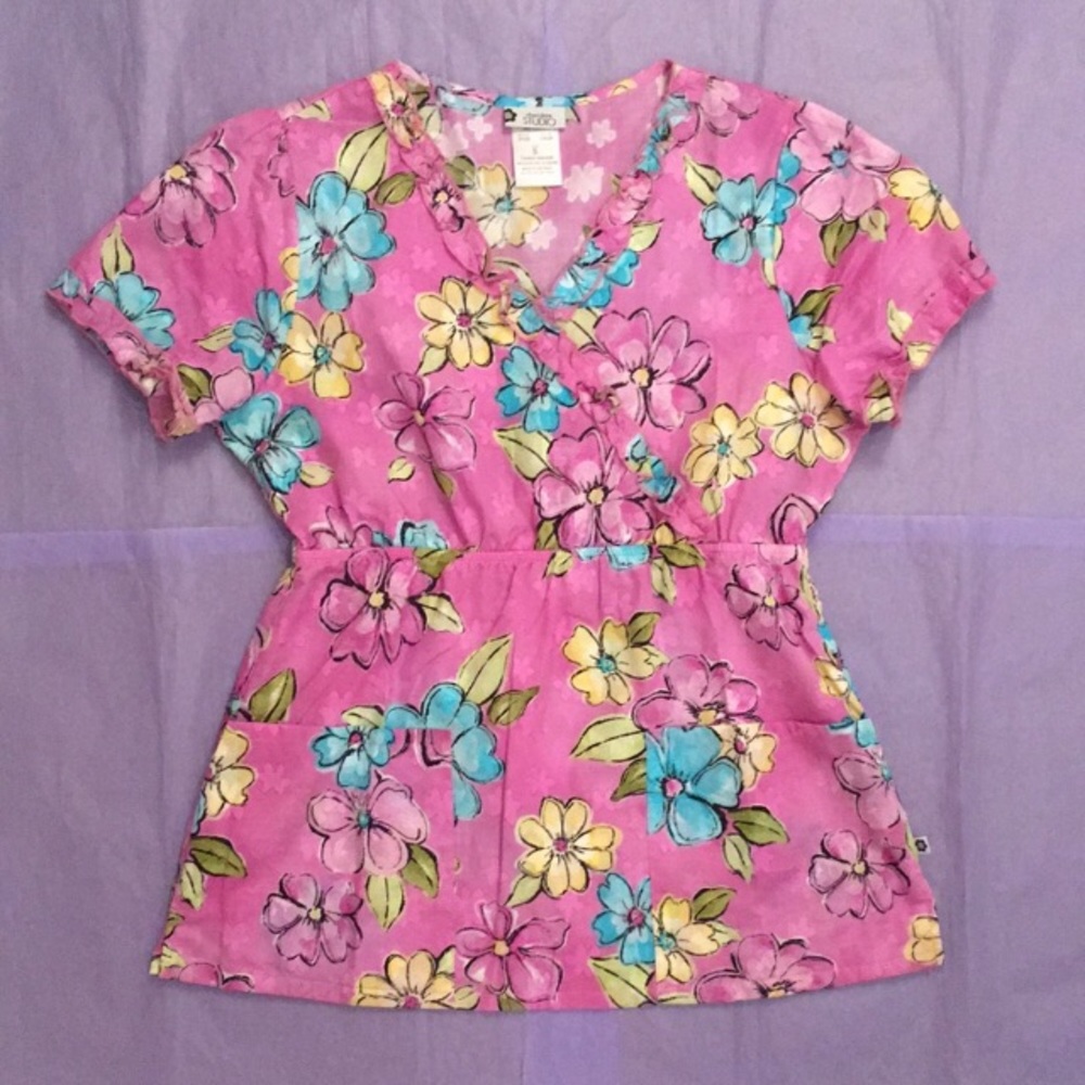Cherokee Studio Floral Scrub Top Size Small NEW